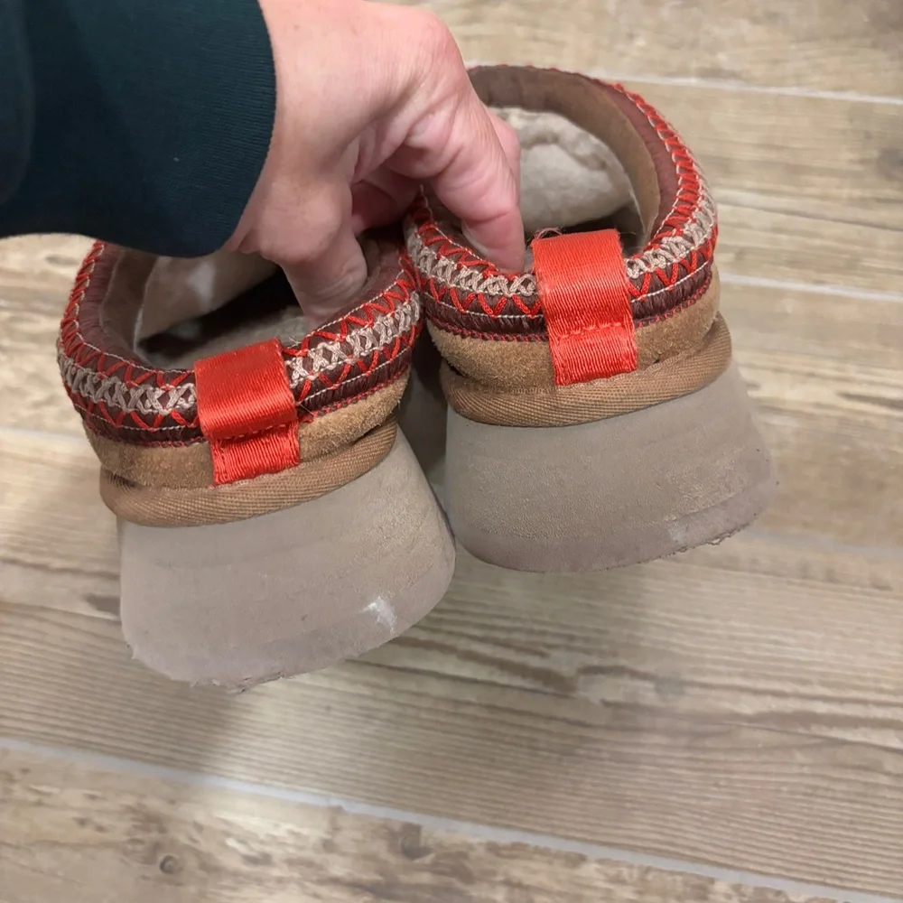 Ugg Tazz II Platform Slipper, Size 8 - Picture 6 of 9